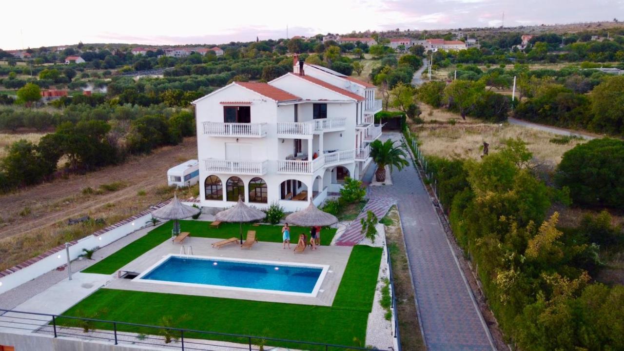 Apartmani Viktorija Vrana  Exterior foto