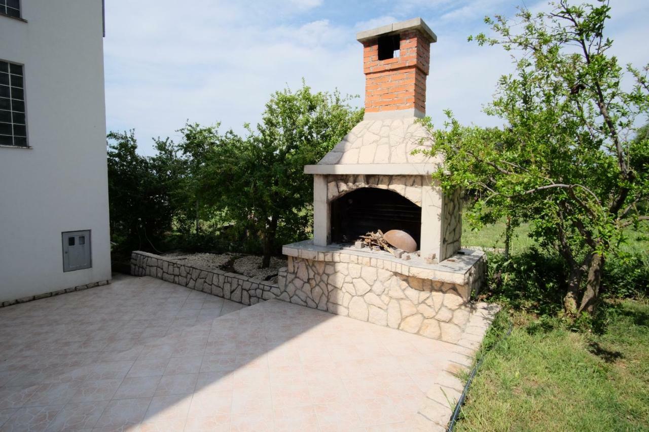 Apartmani Viktorija Vrana  Exterior foto